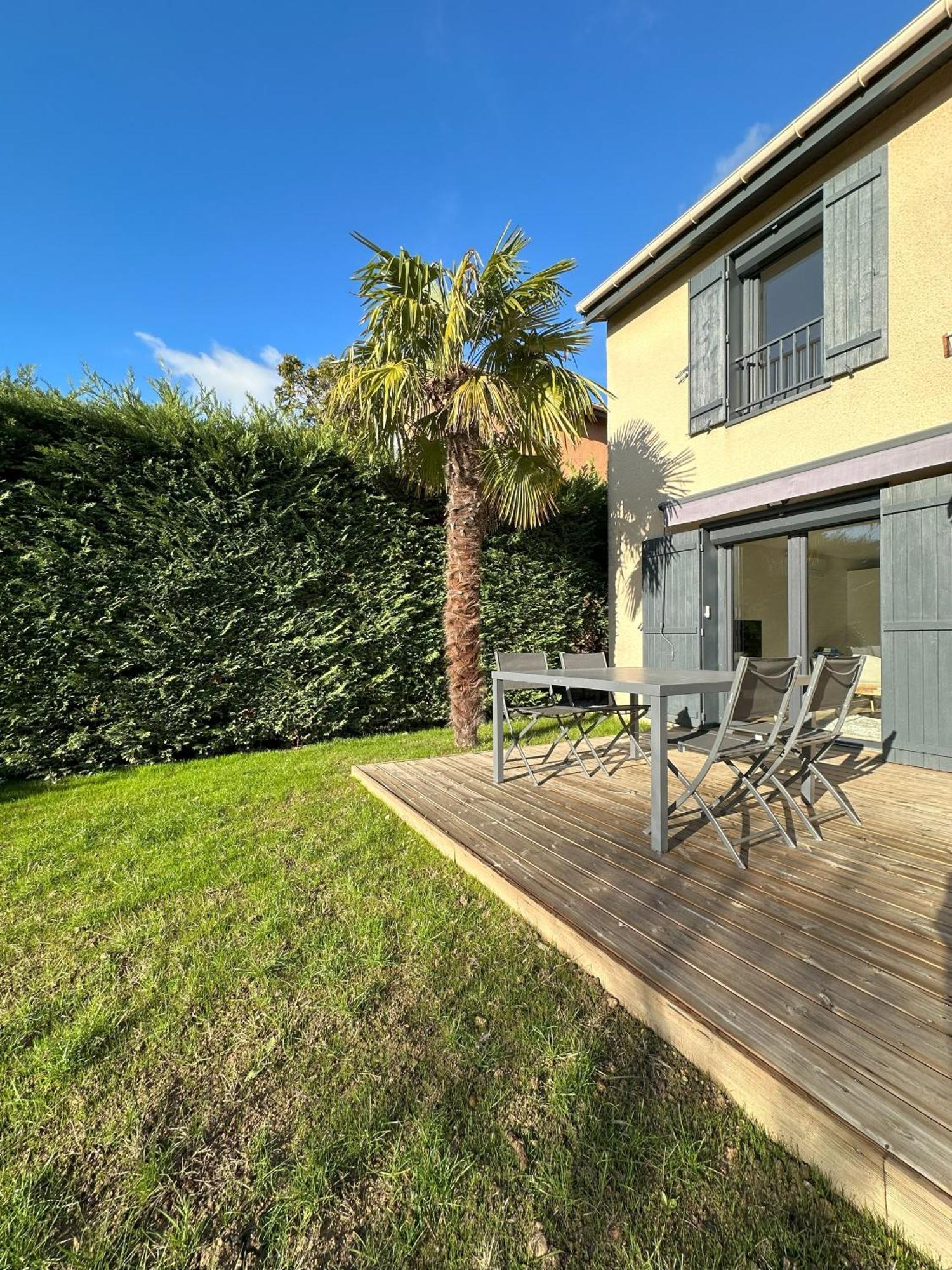 Sunny House - Villa 4 Chambres - Saint Genis Les Ollieres Exterior photo